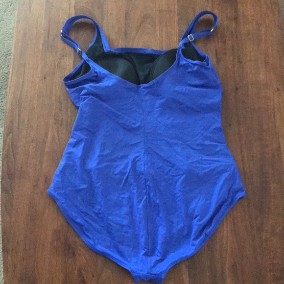 Byron Bay size 16 swimsuit w inset bra, adjustable straps & gathered front - Picture 4 of 8